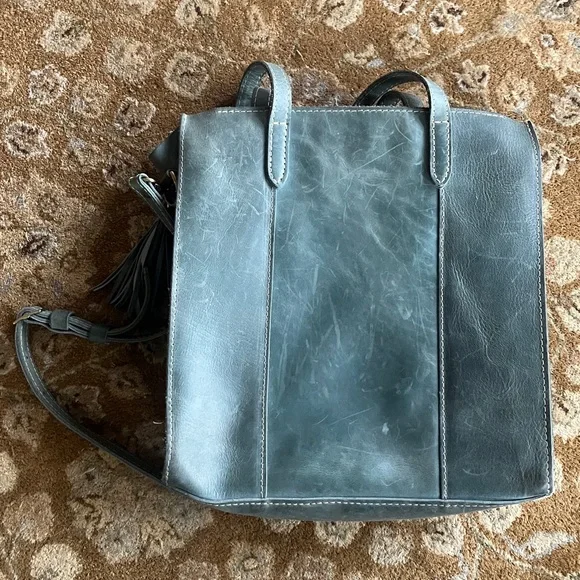 PORTLAND LEATHER CO | Large Lola Zipper Crossbody Tote - Aqua - Picture 5 of 9